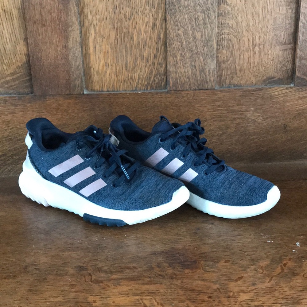 Girls size 5 Adidas tennis shoes